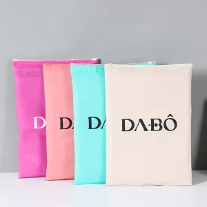 Custom Frosted Plastic Bag Packaging for Clothes T Shirt Zip Lock Bags Brand Plastic Eco Friendly Zipper Clothing Bag Garment