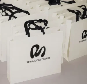 Custom Horizontal Paper Shopping Bag Black Satin Ribbon Handle Logo Printed Luxury Apparel Boutique Gift Packaging Paper Bag