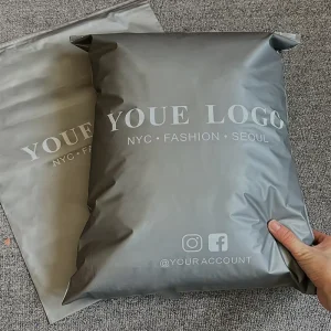 Custom Logo Luxury Clothing Bags Transparent Poly Zip Lock Packaging PE Material For Clothes Zipper Bags Plastic Bags Packing