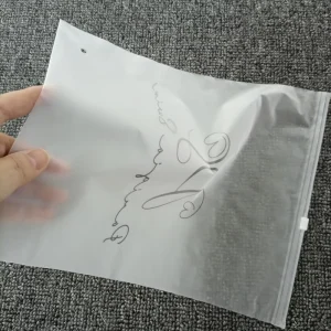 Custom Logo Recyclable Zipper Bags for Clothing Packaging Reusable PE Ziplock Garment Bags for Packaging