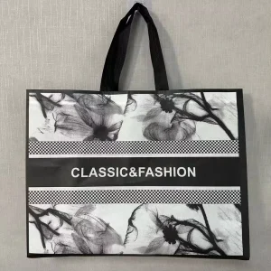 Custom Premium Non Woven Fashion Retail Packaging Bag for Apparel Brands Clothing Store Shopping Bag Minimalist Design Laminated