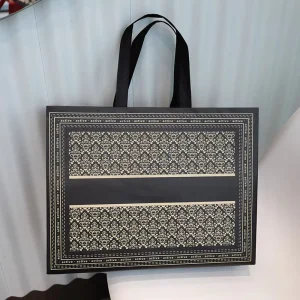 Customized Recyclable Non woven Bags for Gift Craft Candle Packaging with Cartoon Design and Logo Printing