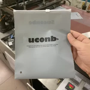 Customized Zipper Clothing Packaging Bag T shirt Bags Plastic Bags for Underwear CPE Zipper Bags for Clothing Stores