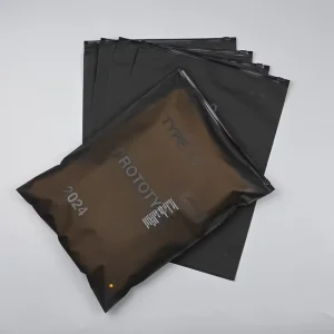 Eco Friendly Custom Plastic Packaging Black Poly Bag Frosted Zipper Bag For Garment Clothing T Shirt Recycled Bolsas