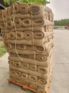 Natural Eco Friendly Recyclable Jute Fabric for Gift Packaging Coarse Jute Roll Jute Bags & Cigarette Bags