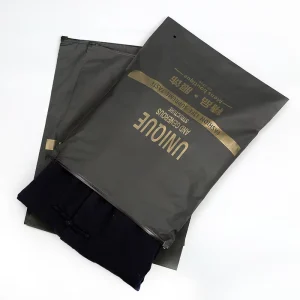 New Style Fashioned Black Color Garment Zipper Mylar Cloth Bag Packaging Bag for Hoodies Zip Lock Pouch with logo