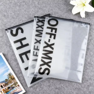 Waterproof PE Zipper Clothing Packaging Bags with Custom Logo for Socks and Fur Garments