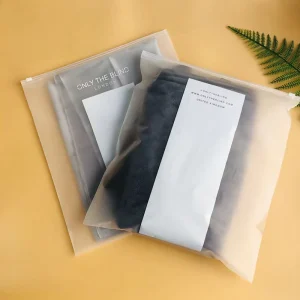 100% Eco-friendly Plastic Clothing Bags Swimwear Clothes Package Ziplock PE Tshirt Poly Garment Zipper Bag With Logo Custom
