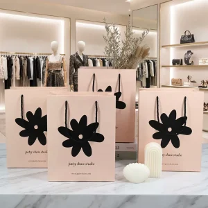 Black Logo Printed Luxury Boutique Shopping Paper Bag for Garment Dress Suit Packaging