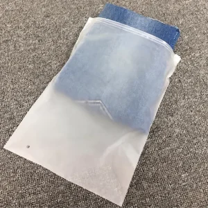 CPE Frosted Plastic Clothing Packaging Bag Matte Plastic Garment Ziplock Bags Resealable Packaging Apparel Zipper Bag Custom OEM