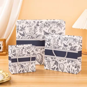 Custom Logo Eco Friendly Paper Bag, Vintage Pattern Gift Packaging for Clothing Promotion