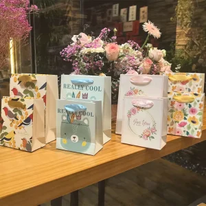 Custom Logo Elegant Colorful Ins Packaging Paper Bag Reusable Printing Patterns Logos Packaging Bag with and Handle