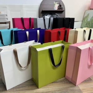 Custom Luxury Clothing Retail Packing Bag White Gift Bag Bolsas De Papel Shopping Packaging Paper Bags With Handles for Clothes