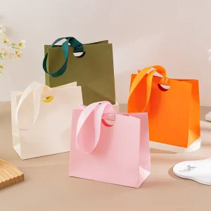 Custom Luxury Small Ribbon Handle Gift Packaging Bags Jewelry Cosmetics Perfume Wedding Favors Solid Color Kraft Paper Bags