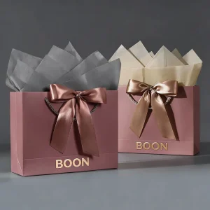Custom Luxury White Card Paper Bag with Gold Foil logo for Shopping Gift Clothing Garment Dress Packaging Bag with Handle