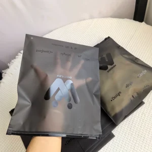 Custom Printed Clothes Packaging Bags Matte Black Logo Printed Packaging Clothing Brand Frosted Zipper Bag Printed
