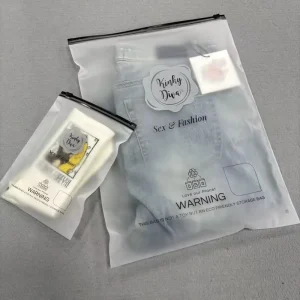Custom Resealable Ziplock Poly Bags for Clothes Frosted Zipper Bag Plastic Bags With Logo for Activewear Clothing Packaging