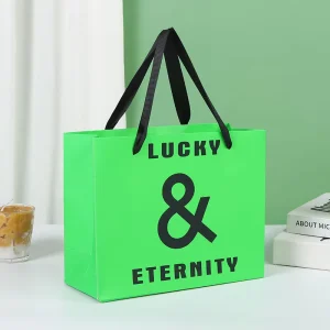 Custom Your Own Logo Paper Gift Bag Small MOQ White Cardboard Packaging Bag for Retail and Online Business