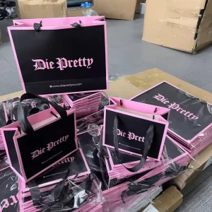Customized Logo Printed Cardboard Packaging Bags White Cardboard Paper Bags With Handle Black Paper Clothing Packaging Gift
