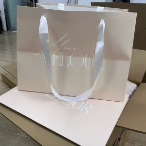 Customized Logo Printed Cardboard Packaging Bags White Cardboard Paper Bags With Handle Black Paper Clothing Packaging Gift