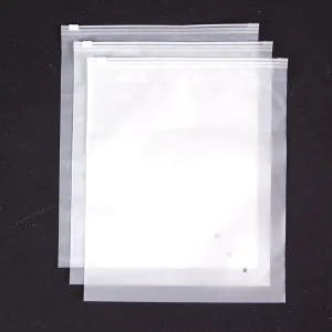 Customized Personalized Recyclable PE Zipper Bags with Zipper Top for Underwear Clothing Shoes Packaging in Multiple Sizes