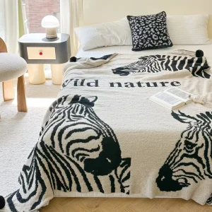 Jacquard Polyester Blanket Soft Warm Queen Size Bed Throw Hotel Custom Logo Washable Eco Friendly Skin Friendly