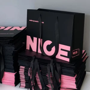 Luxury Paper Gift Bag Packaging Carry Bag for Clothes Garments Men Women