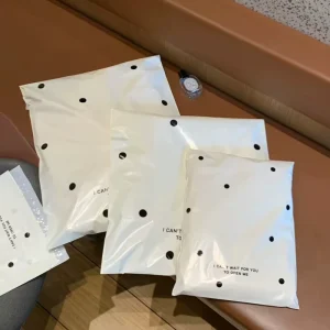 Self Seal Design Clothing Apparel Mailer Packaging Eco Friendly Poly Shipping Bags Custom Logo Shipping Mail Parcel for Delivery