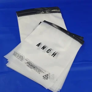 可重复使用的带滑块磨砂拉链袋，用于服装、定制徽标拉链袋、运输T恤、服装、内衣包装